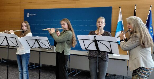 Ehrungen im Landratsamt – musikalische Umrahmung durch die Querflötenklasse von Helena Mosovski